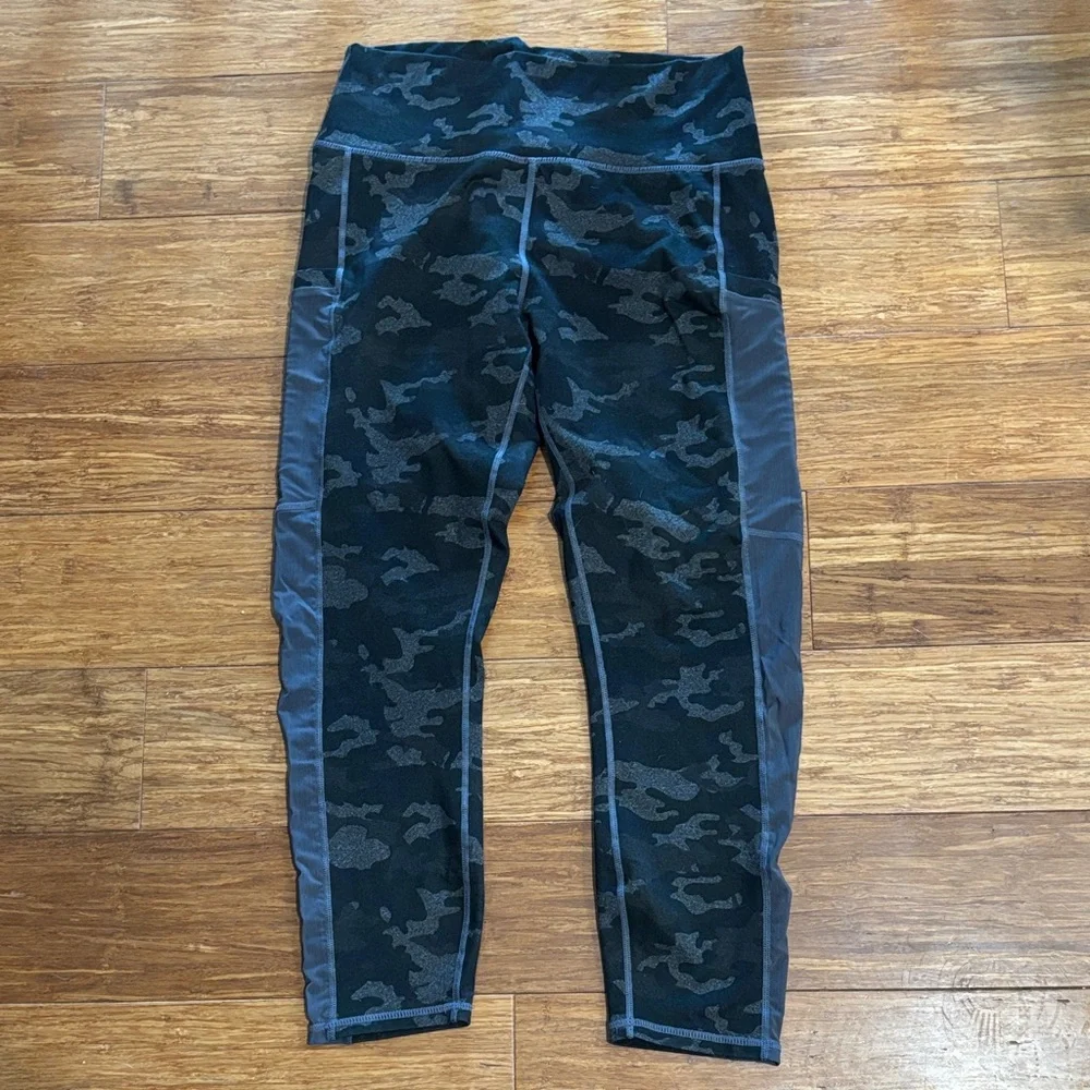 Fabletics PowerHold Camo High Rise Cropped Leggings Size M